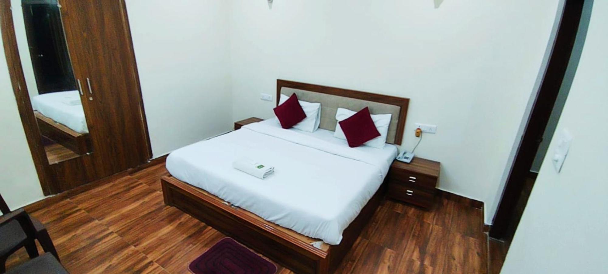 Luxury Rooms In Safdarjung Enclave Near Aiims & Safdarjung Hospital New Delhi Exteriör bild