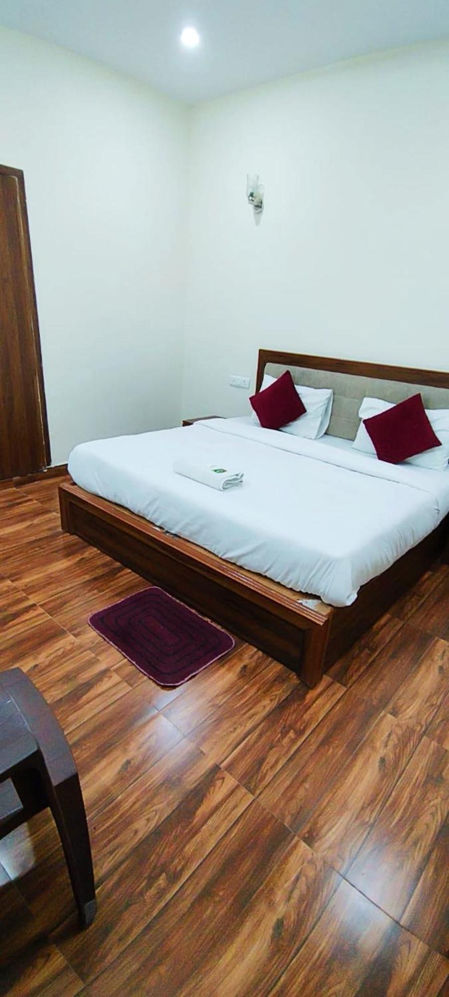 Luxury Rooms In Safdarjung Enclave Near Aiims & Safdarjung Hospital New Delhi Exteriör bild