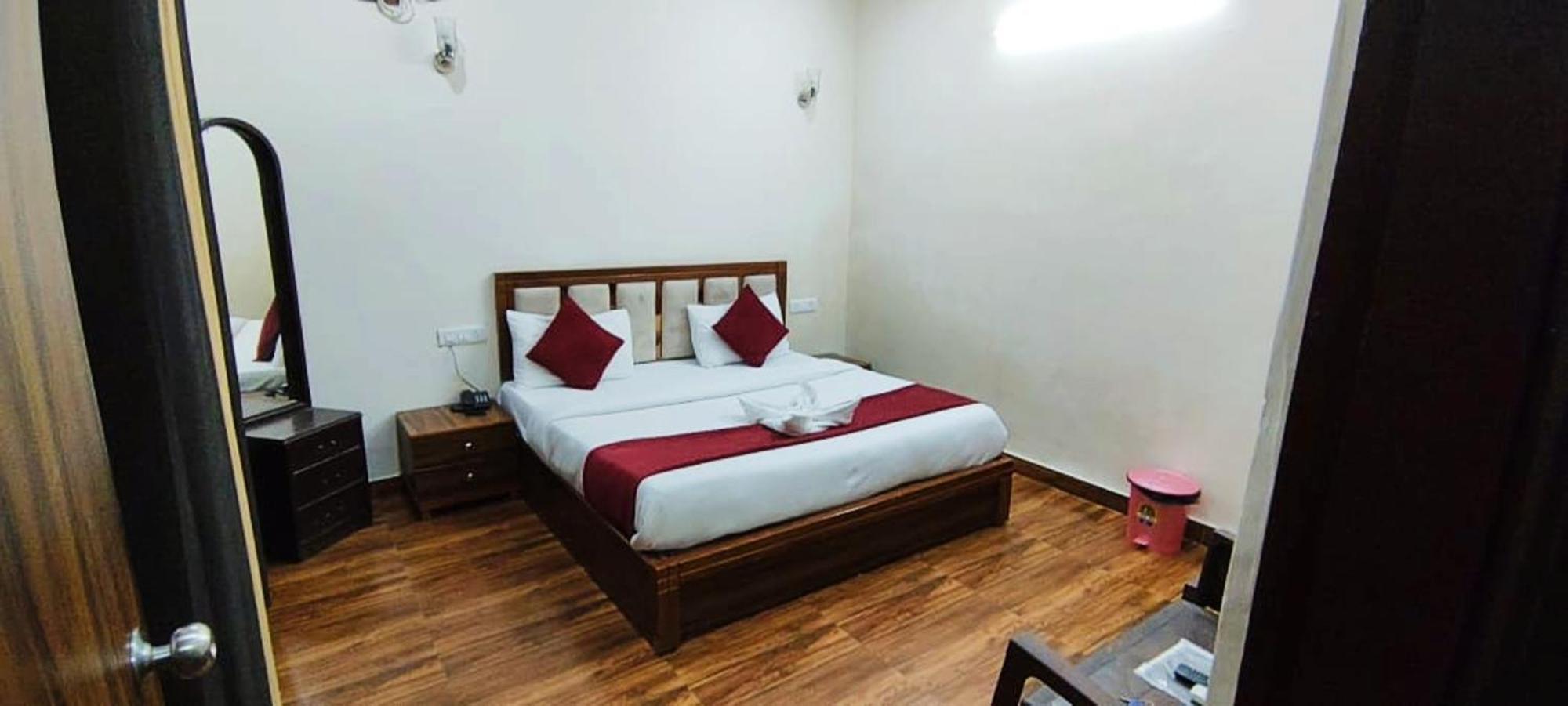 Luxury Rooms In Safdarjung Enclave Near Aiims & Safdarjung Hospital New Delhi Exteriör bild