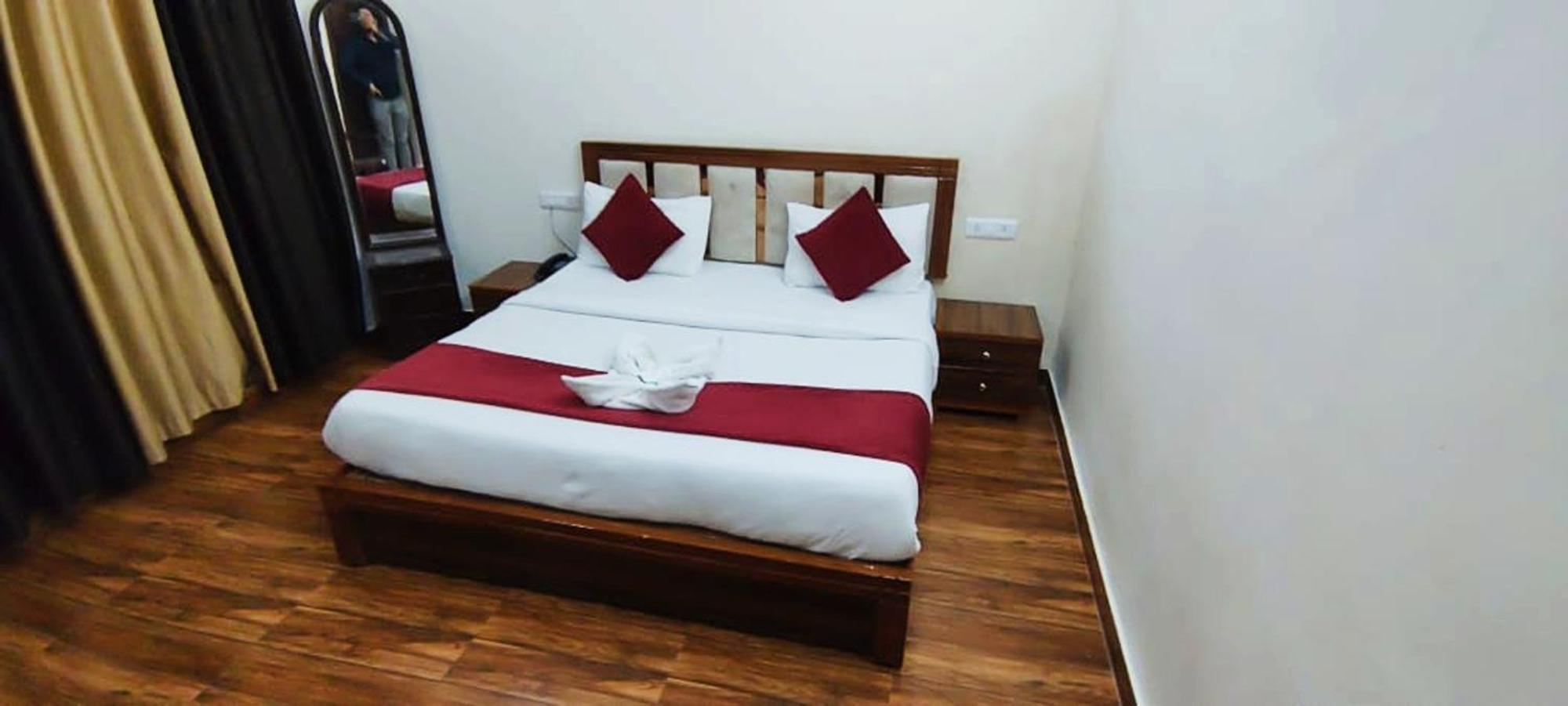 Luxury Rooms In Safdarjung Enclave Near Aiims & Safdarjung Hospital New Delhi Exteriör bild