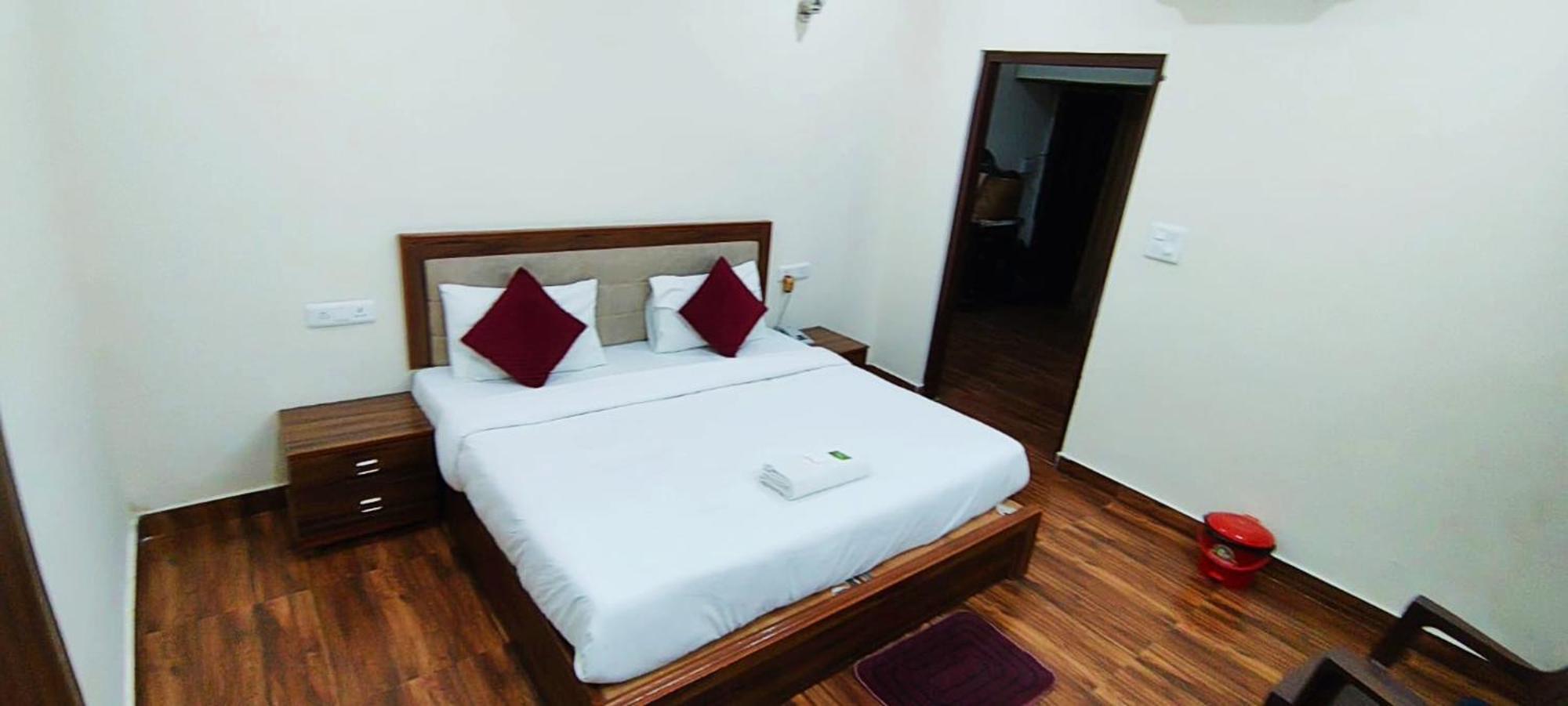 Luxury Rooms In Safdarjung Enclave Near Aiims & Safdarjung Hospital New Delhi Exteriör bild