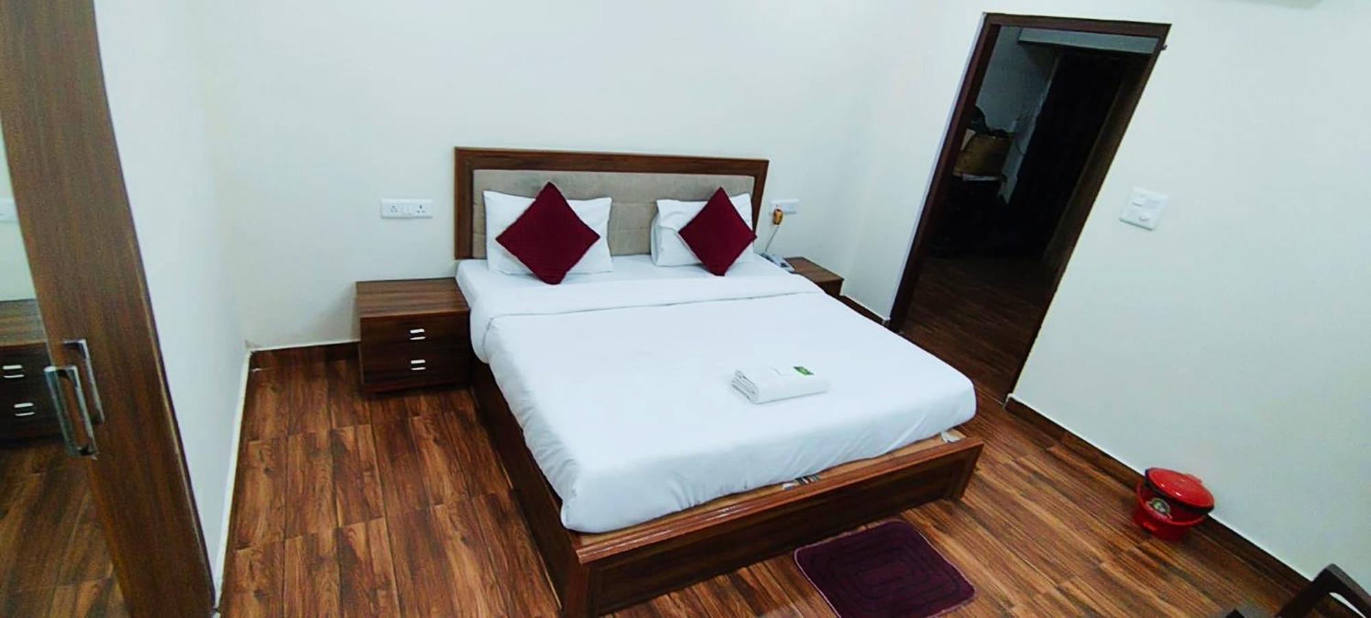 Luxury Rooms In Safdarjung Enclave Near Aiims & Safdarjung Hospital New Delhi Exteriör bild