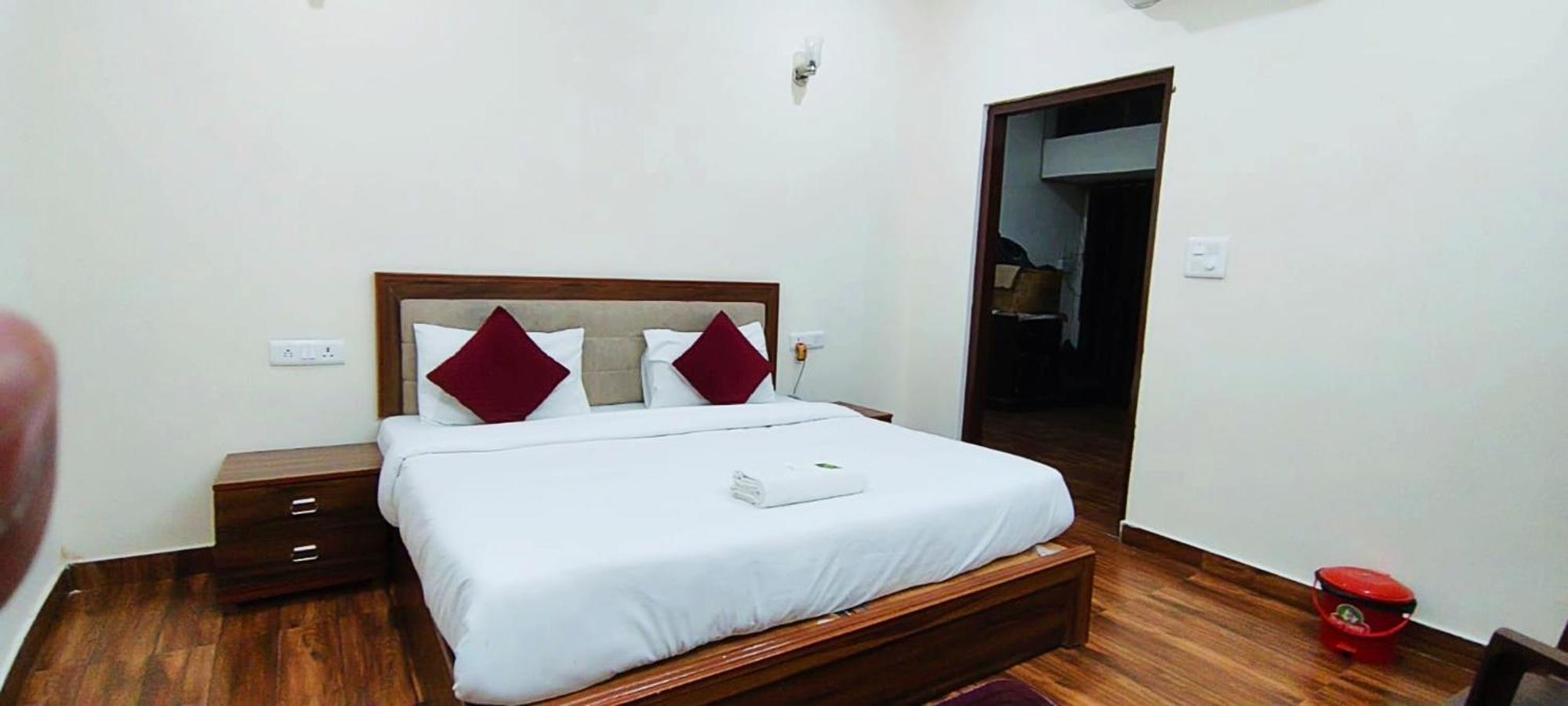 Luxury Rooms In Safdarjung Enclave Near Aiims & Safdarjung Hospital New Delhi Exteriör bild