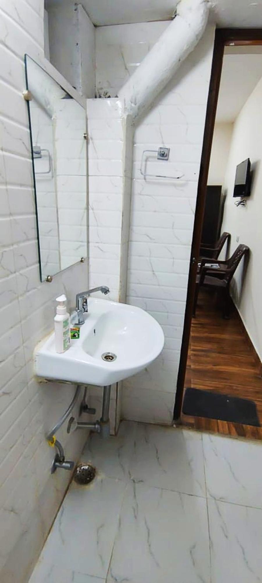 Luxury Rooms In Safdarjung Enclave Near Aiims & Safdarjung Hospital New Delhi Exteriör bild
