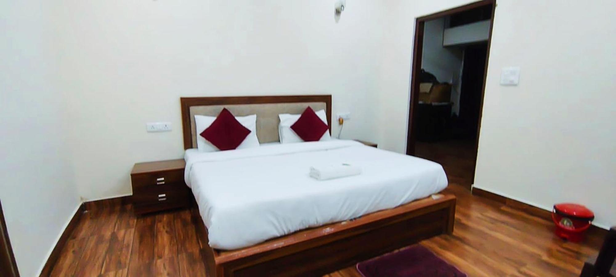 Luxury Rooms In Safdarjung Enclave Near Aiims & Safdarjung Hospital New Delhi Exteriör bild